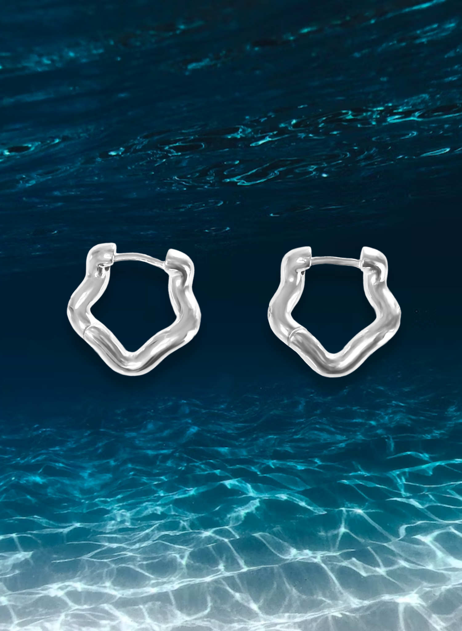 Inspirées par la douceur des vagues et l'soleil du soleil sur la mer, nos créoles Vague sont un hommage au rythme apaisant de l'océan. Elles captent l'harmonie naturelle, encourageant une navigation intuitive à travers les eaux de la vie.