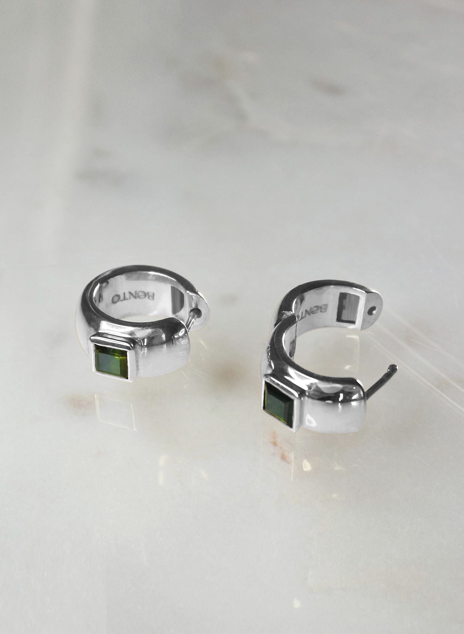 boucles-oreilles-créoles-carré-tourmaline-verte-argent-pierre-fine-gemstone-bijou-femme-Bento-jewelry
