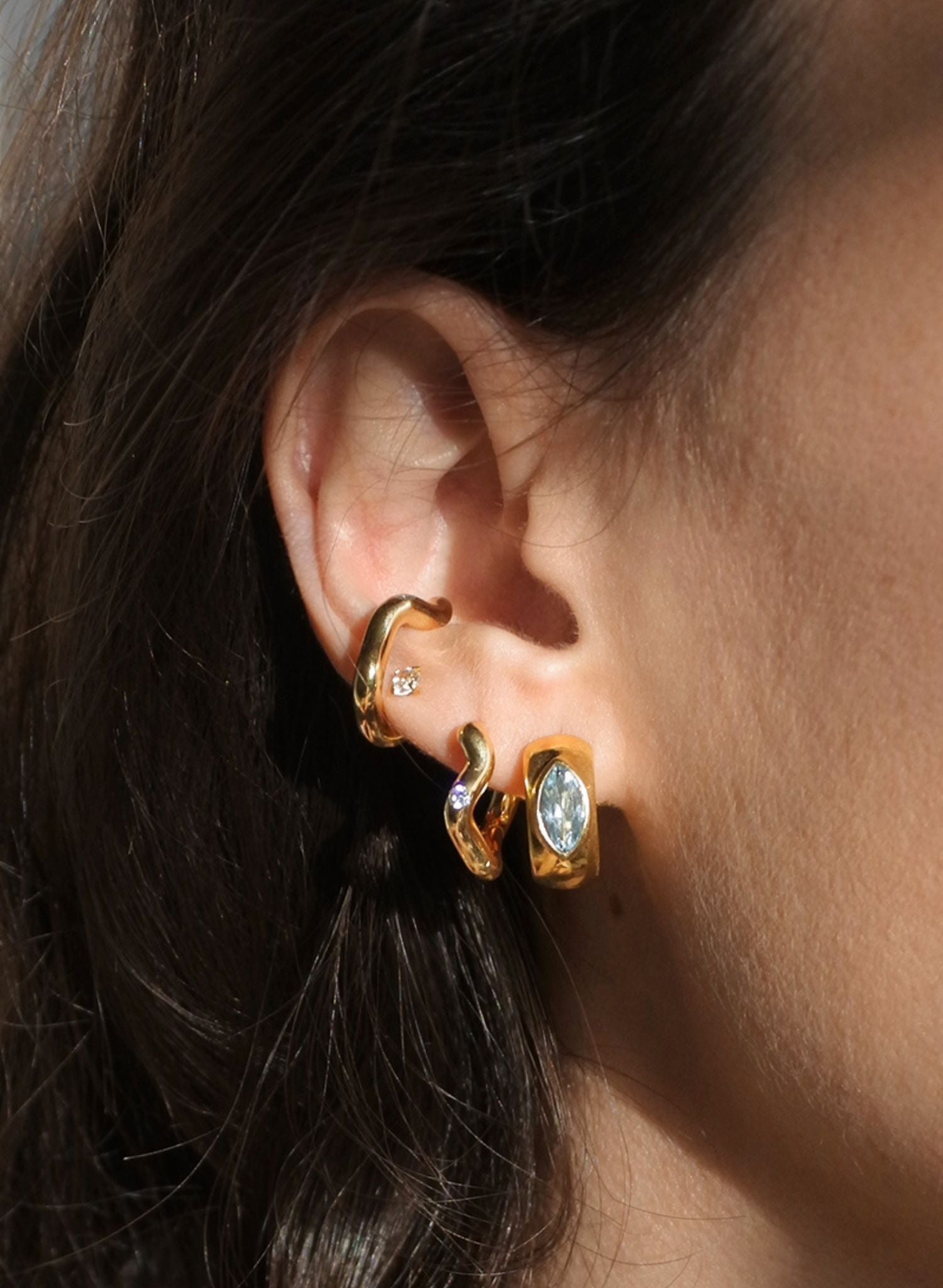 boucles-oreilles-creoles-marquise-aigue-marine-plaque-or-pierre-fine-gemstone-bijou-femme-Bento-jewelry