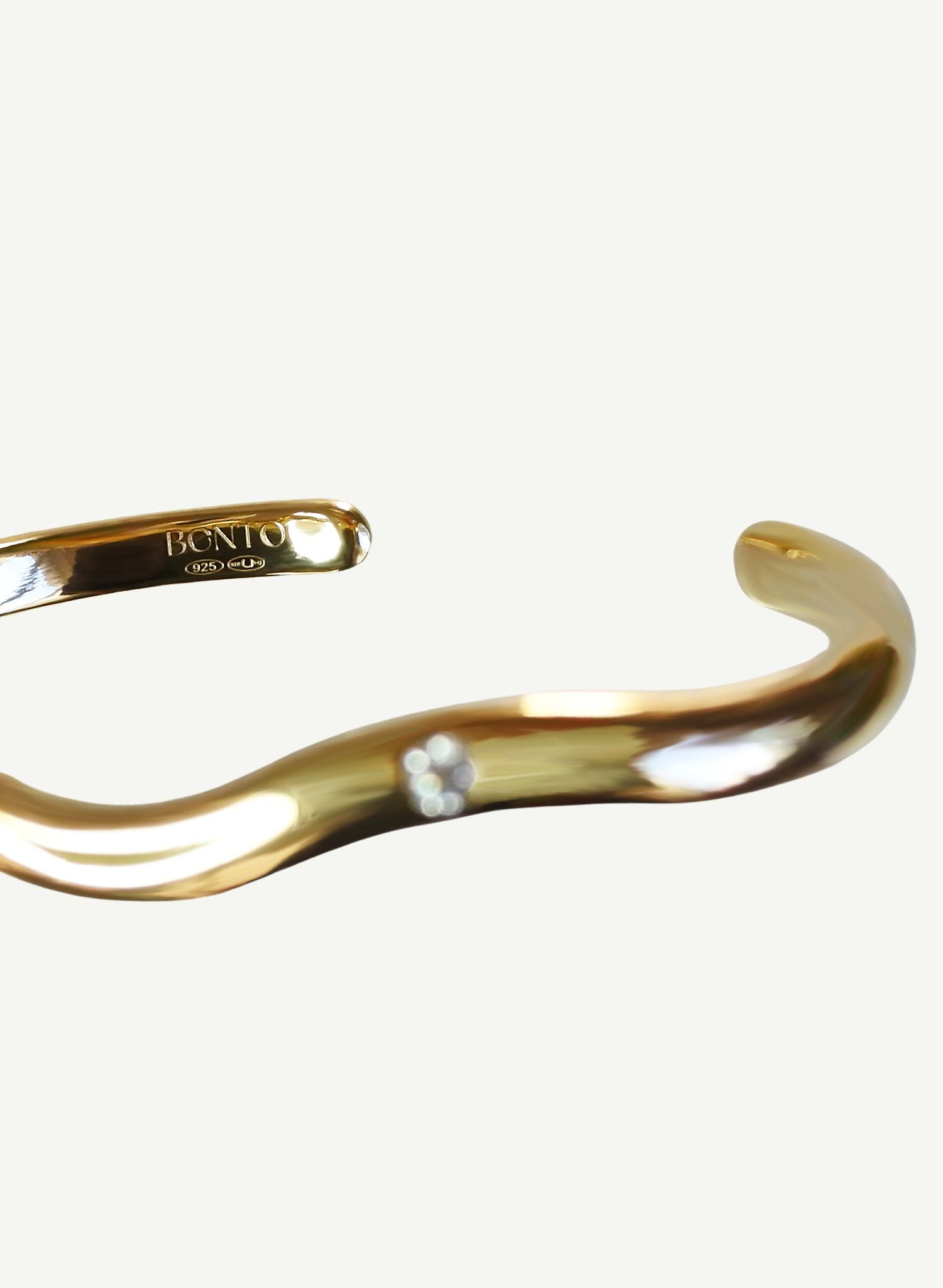 bracelet-vague-jonc-wave-plaqué-or-bijou-femme-madeinfrance-fait-en-france-Bento-jewelry-2