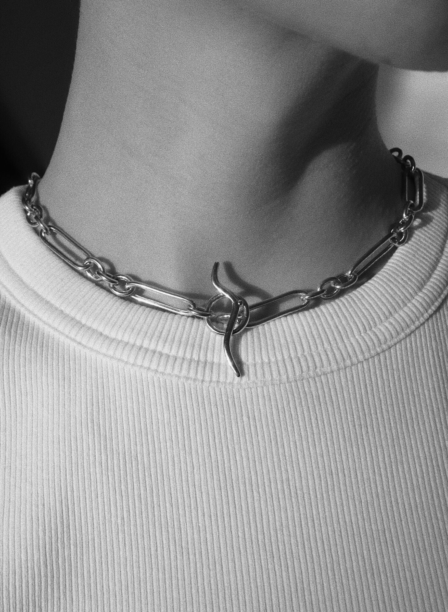 collier-Muse-argent-fermoir-sein-bijou-femme-madeinfrance-fait-en-france-Bento-jewelry