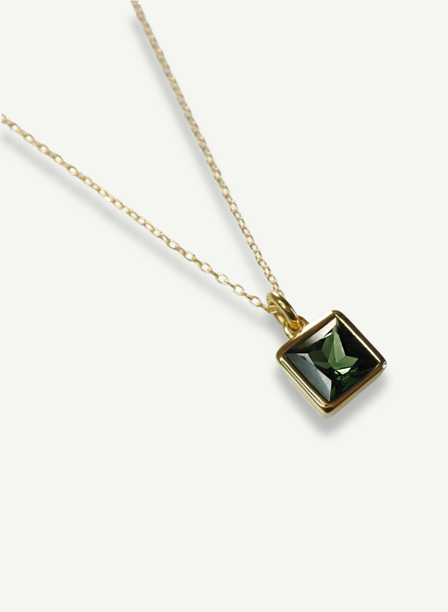 collier-carré-tourmaline-verte-plaqué-or-pierre-fine-gemstone-bijou-femme-Bento-jewelry