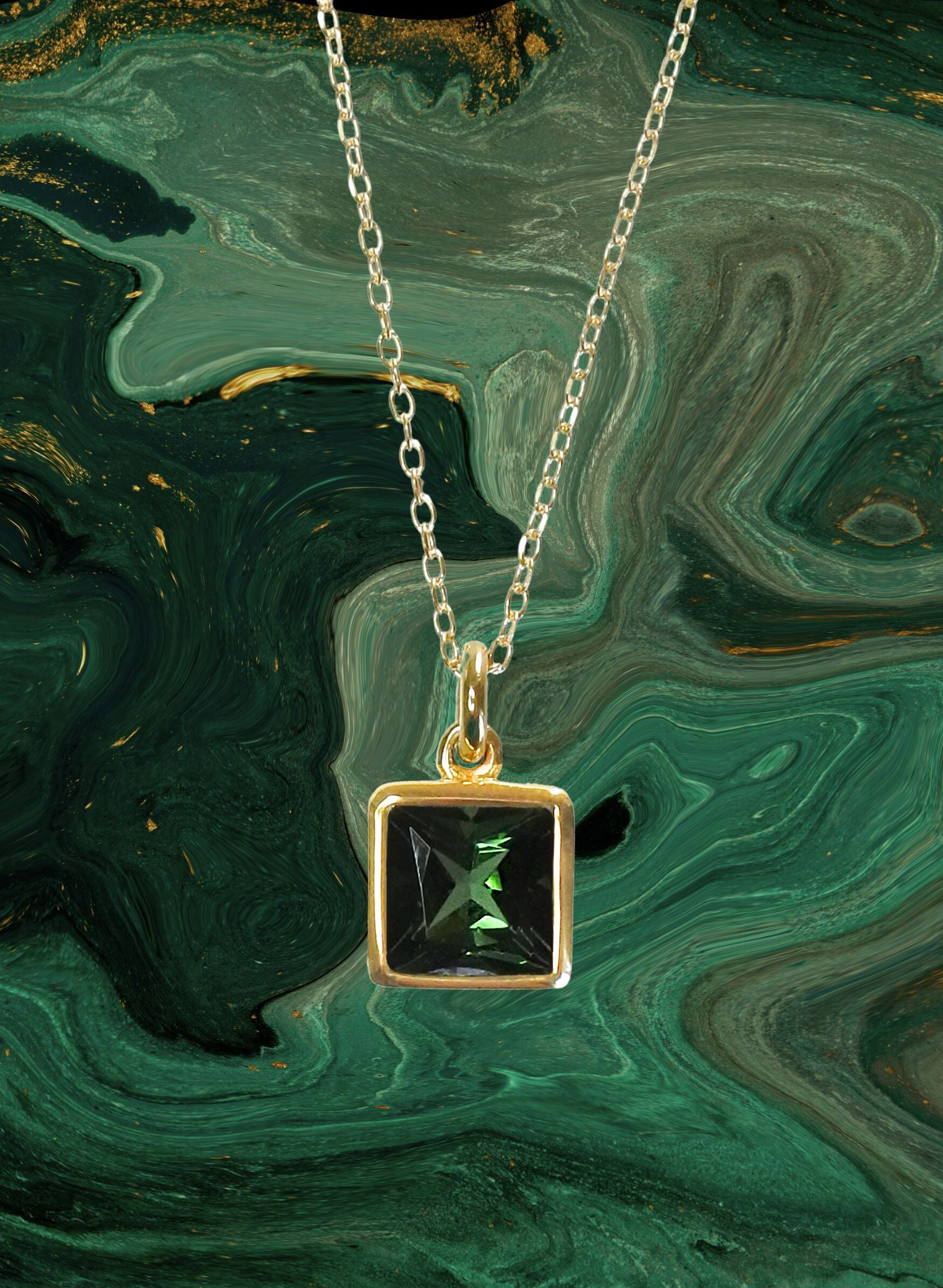collier-carré-tourmaline-verte-plaqué-or-pierre-fine-gemstone-bijou-femme-Bento-jewelry