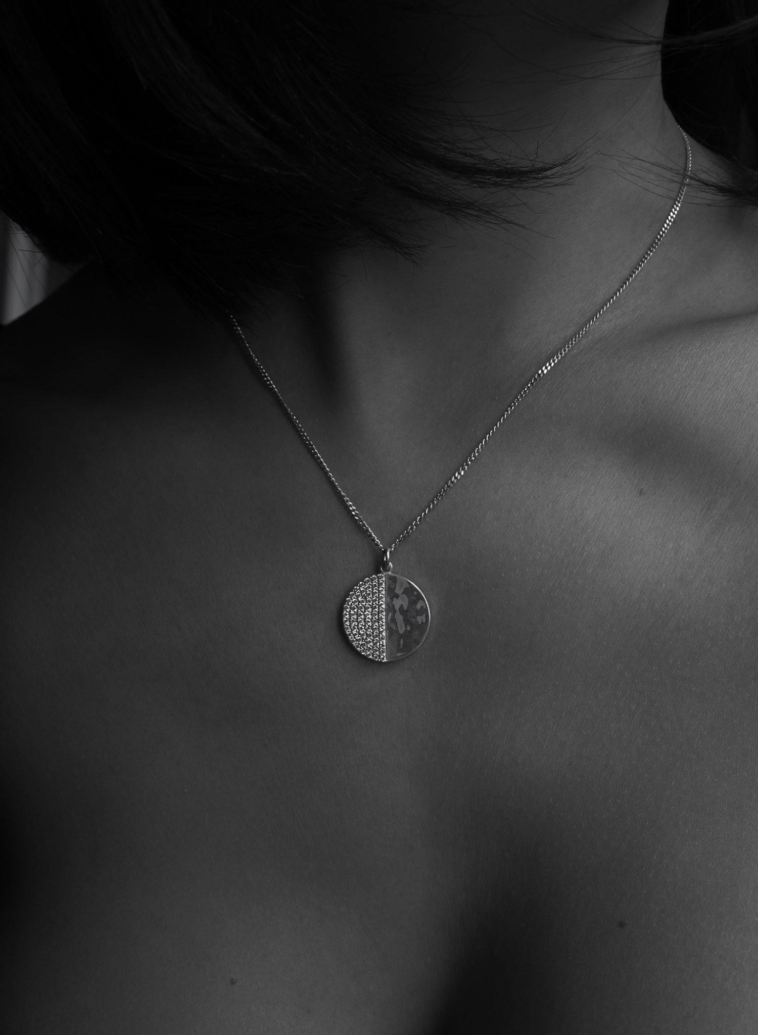 collier-demi-lune-argent-bijou-femme-madeinfrance-fait-en-france-Bento-jewelry