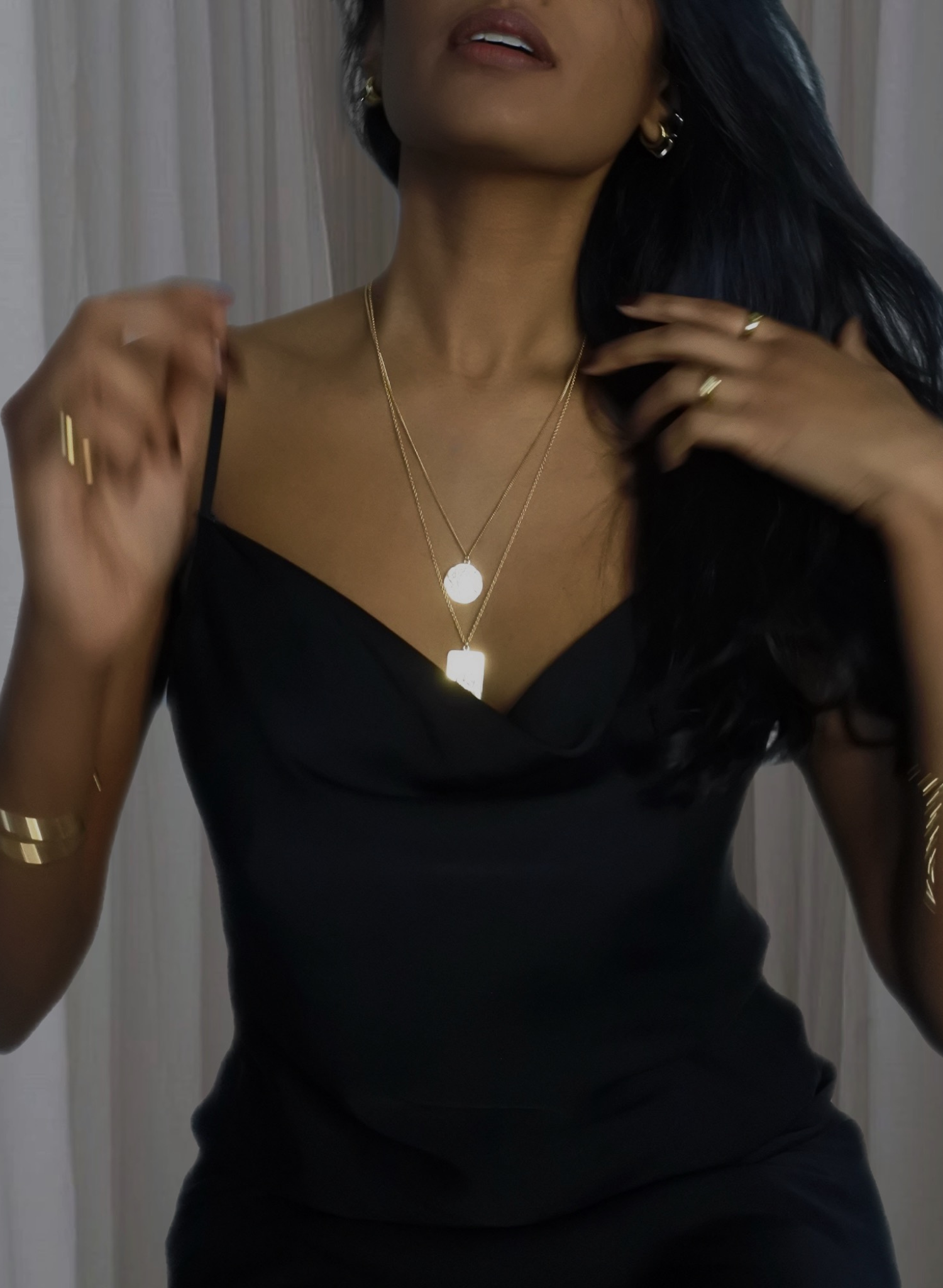 Le collier Unalome, inspiré des traditions bouddhistes et hindoues, représente le voyage de la vie avec ses hauts et ses bas. Emblême de sagesse et de croissance spirituelle, il symbolise le chemin tortueux mais enrichissant vers l'éveil.