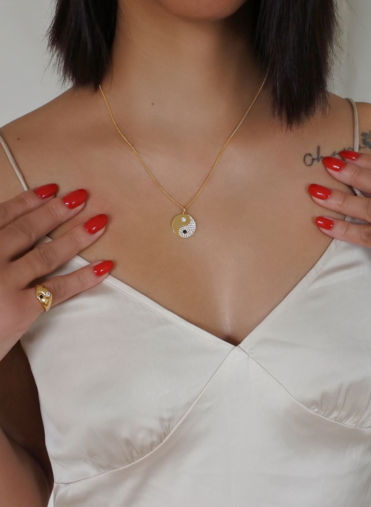 collier-yin-yang-plaqué-or-bijou-femme-madeinfrance-fait-en-france-Bento-jewelrycollier-yin-yang-plaqué-or-bijou-femme-madeinfrance-fait-en-france-Bento-jewelry
