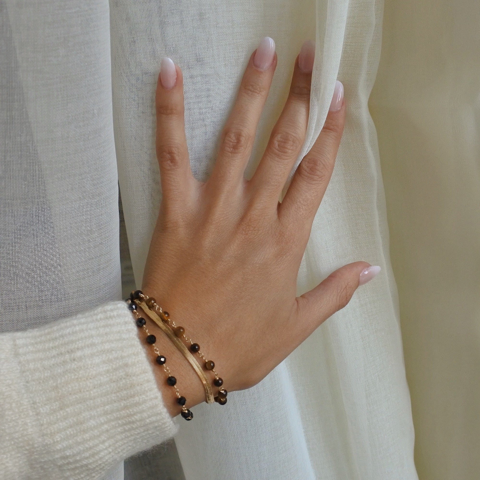 bracelet-spinelle-noire-femme-madeinfrance-fait-en-france-Bento-jewelry