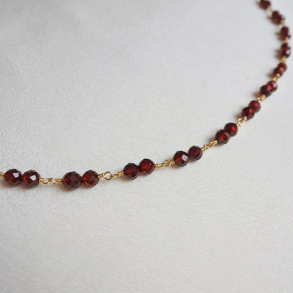 Collier-grenat-bijou-femme-madeinfrance-fait-en-france-Bento-jewelry2Collier-grenat-bijou-femme-madeinfrance-fait-en-france-Bento-jewelry2