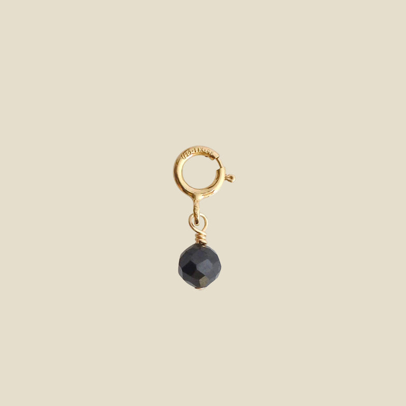 Charm Spinelle Noire T.1